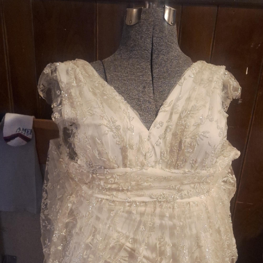 Baltic Born Cream Satin Dress De Boda